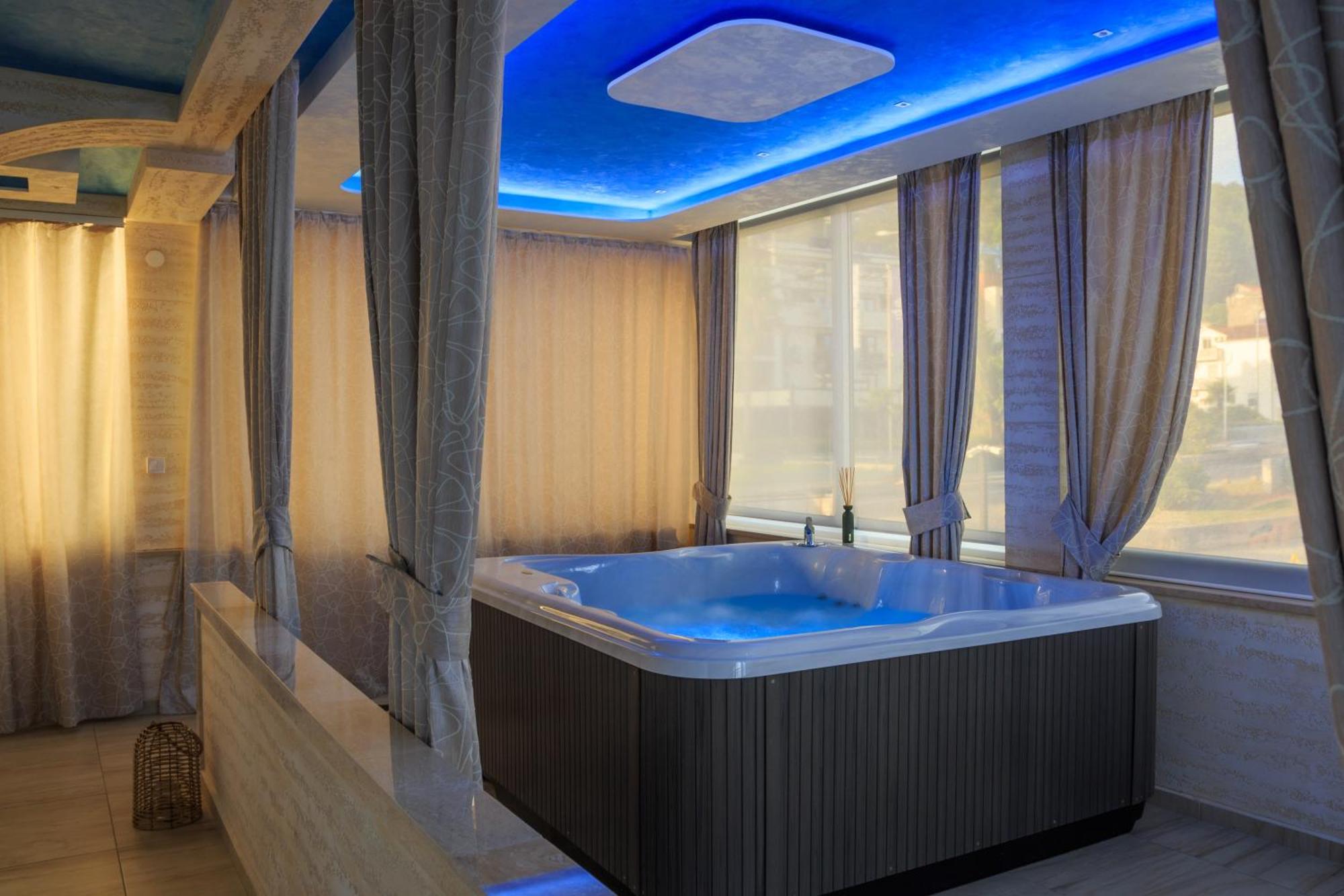 Hotel Maksim Herceg Novi Ngoại thất bức ảnh
